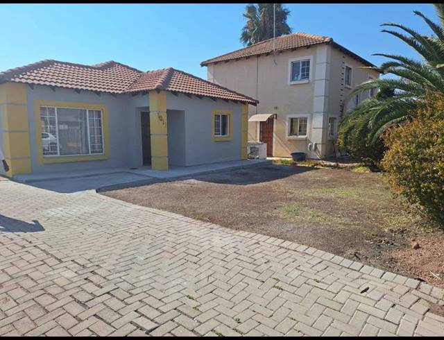 3 BEDROOM PROPERTY TO RENT IN ROSSLYN